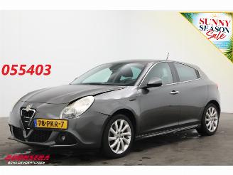 Schadeauto Alfa Romeo Giulietta 1.4 T Distinctive Bluetooth Clima Cruise 2011/2