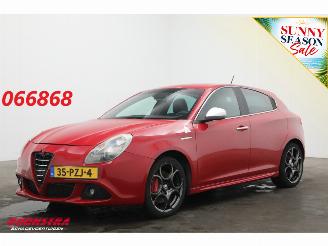 krockskadad bil auto Alfa Romeo Giulietta 1.7 TBi Quadrifoglio Verde Navi Clima Cruise AHK 2011/4