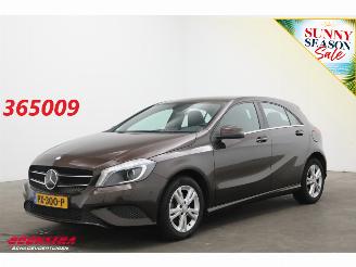 Schadeauto Mercedes A-klasse 180 Ambition Navi Airco Leder PDC 2015/3