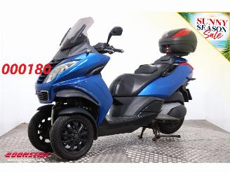 skadebil auto Peugeot Metropolis 400i 2013/4