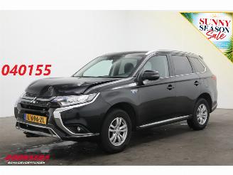 krockskadad bil auto Mitsubishi Outlander 2.4 PHEV 4WD Pure Cruise Clima Camera PDC 2021/9