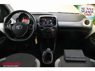 Toyota Aygo 1.0 VVT-i x-play 5-drs Airco Cruise Camera Bluetooth picture 19