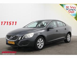 uszkodzony samochody osobowe Volvo S-60 1.6 T3 AUT Kinetic Navi Cliam Cruise PDC 2012/6