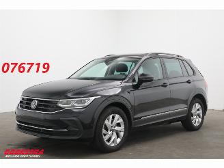 Damaged car Volkswagen Tiguan 2.0 TSI DSG 4Motion Pano Schuif/kantel ACC Clima Navi SHZ Apple/Android Camera PDC 2023/7