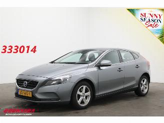 Damaged car Volvo V-40 2.0 T2 Nordic+ Cruise Clima Navi Bluetooth SHZ PDC 2016/2