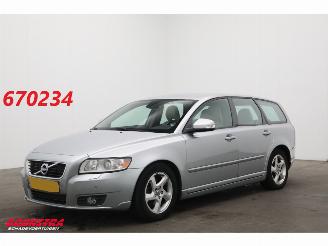 damaged passenger cars Volvo V-50 1.6 D2 S/S Kinetic Cruise Navi Clima Leder SHZ PDC 2011/12