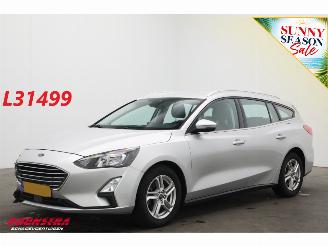 Voiture accidenté Ford Focus 1.0 EcoBoost Hybrid Trend Edition Business Navi Clima Cruise Camera PDC 2020/9