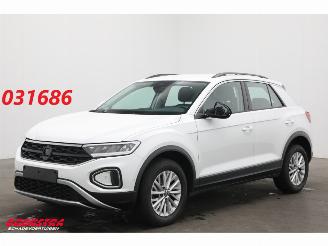 Coche accidentado Volkswagen T-Roc 1.0 TSI Life Edition LED Apple/Android SHZ PDC 2024/12