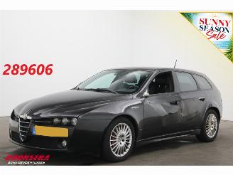 Damaged car Alfa Romeo 159 Sportwagon Sportwagon 2.0 JTD Ti Distinctive Eerste Eigenaar! Navi Clima Cruise PDC AHK 2011/11