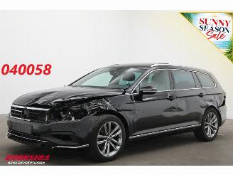 krockskadad bil auto Volkswagen Passat Variant 2.0 TDI 200 PK DSG R-Line Pano LED ACC ErgoComf. Camera AHK 2023/2