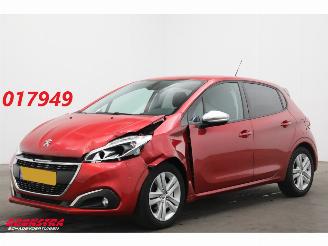 uszkodzony samochody osobowe Peugeot 208 1.2 PureTech Signature Cruise Navi Airco Apple/Android PDC 2019/5