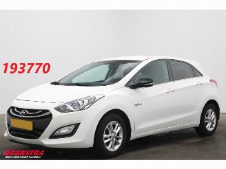skadebil auto Hyundai I-30 1.6 GDI Go! Cruise Navi Clima Bluetooth Camera PDC 2015/2