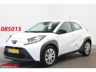 krockskadad bil auto Toyota Aygo 1.0 VVT-i MT Play Cruise Airco Bluetooth Camera 2023/4