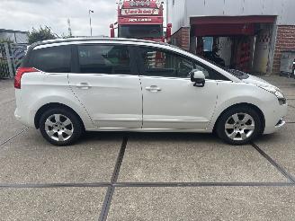 Peugeot 5008  picture 2