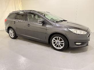 damaged passenger cars Ford Focus Wagon 1.0 Ecoboost Edition 2017/7