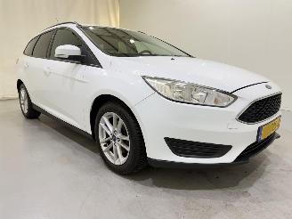Unfallwagen Ford Focus Wagon 1.0 Trend Edition Airco 2015/7