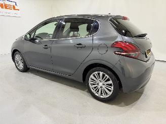 Peugeot 208 HB 1.2 Allure Navi/Clima/Pano picture 33