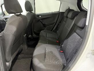 Peugeot 208 HB 1.6 Blue HDI 100 Premium picture 23