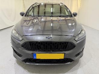 Ford Focus Wagon ST-Line 140 EcoBoost picture 2