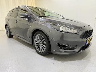 krockskadad bil auto Ford Focus Wagon ST-Line 140 EcoBoost 2018/4