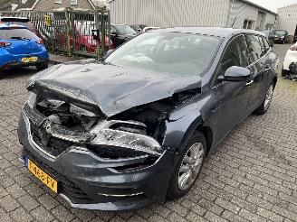 Coche accidentado Renault Mégane Stationcar  1.3 TCe  Equilibre 2023/6