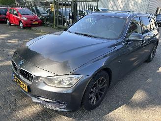 Avarii autoturisme BMW 3-serie 320i  Touring High Executive  Automaat 2014/11