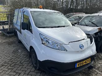 Nissan  e-NV 200 Business met vuilniswagentje met kiepbak picture 1