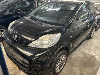 krockskadad bil auto Peugeot 107 1.0-12V  XR   5 Drs 2011/6