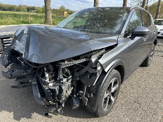 Auto incidentate Nissan Qashqai 1.3 Hybrid  Automaat Business Design ( Panoramadak ) 2022/3