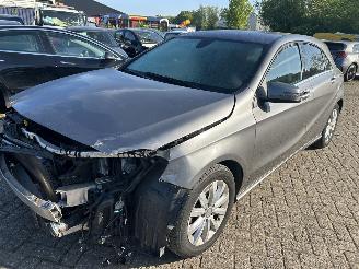Unfallwagen Mercedes A-klasse 180 Ambition   (  78821 Km ) 2016/5