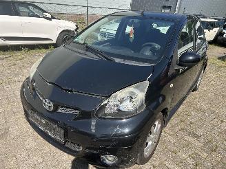 krockskadad bil auto Toyota Aygo 1.0-12V Comfort 2010/3