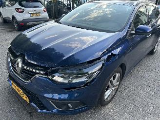 Damaged car Renault Mégane Stationcar 1.2 TCe  Zen 2017/8