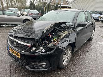 krockskadad bil auto Peugeot 308 1.2 PureTech   5 drs 2021/6