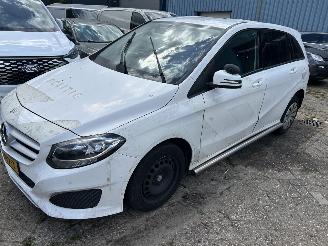 krockskadad bil auto Mercedes B-klasse 220 D  Automaat 2018/11