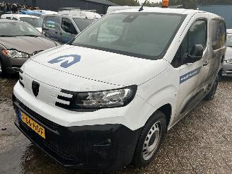 krockskadad bil bedrijf Peugeot Partner 1.5 Blue HDI  100 S&S   ( 5579 Km ) 2024/8