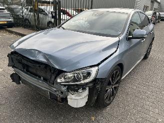 damaged passenger cars Volvo S-60 2.0    ( Schuifdak,Leer )  108845 KM 2017/11