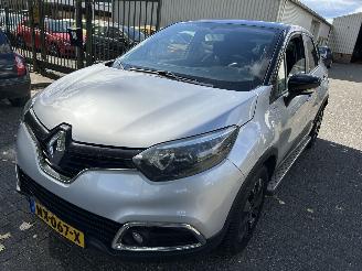 krockskadad bil auto Renault Captur 1.2 TCe Automaat Limited 2017/5