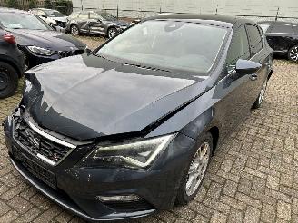 krockskadad bil auto Seat Leon 2.0 TDI  Automaat FR uitvoerring  5 Drs Panoramadak 2019/2