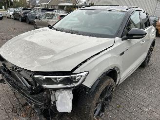 krockskadad bil auto Volkswagen T-Roc 1.5 TSI  Automaat  R-Line  ( Nieuw prijs 53000,00 ) 2025/3