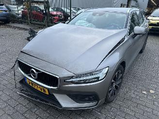 krockskadad bil auto Volvo V-60 2.0 Hybride B3 Automaat Business Pro 2020/10