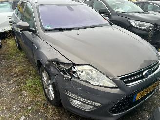 krockskadad bil auto Ford Mondeo Wagon 2.0 TDCI Titanium 2011/10
