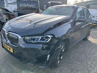 damaged passenger cars BMW iX3 Executive ( Panoramadak-Leer ) 80kWh 2022/10