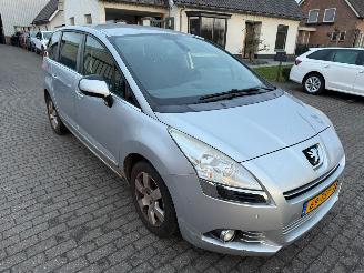 Peugeot 5008 1.6   ( 7 persoons ) picture 3