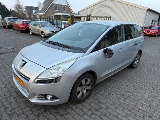 Unfallwagen Peugeot 5008 1.6   ( 7 persoons ) 2012/3