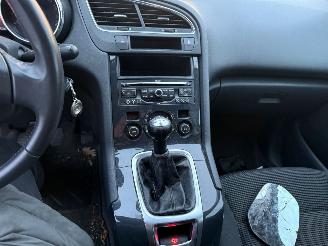 Peugeot 5008 1.6   ( 7 persoons ) picture 10