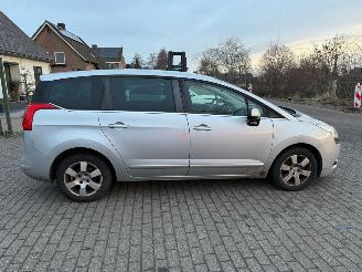 Peugeot 5008 1.6   ( 7 persoons ) picture 4