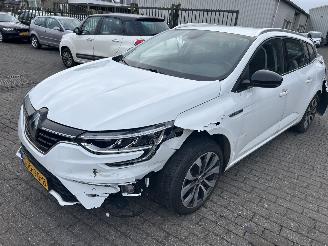 Unfallwagen Renault Mégane Estate 1.3 TCe  Automaat 2024/8