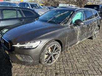 Unfallwagen Volvo V-60 2.0 T6 AWD  Recharge Plug-in Hybrid Ultra Bright  ( Leer-Panoramadak ) 2025/3