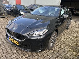 Schadeauto BMW 1-serie 120  Automaat   ( 4457 Km )   nieuw prijs 45000,00 2025/6
