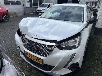 Unfallwagen Peugeot e-2008 EV Active  50kWh 2022/6